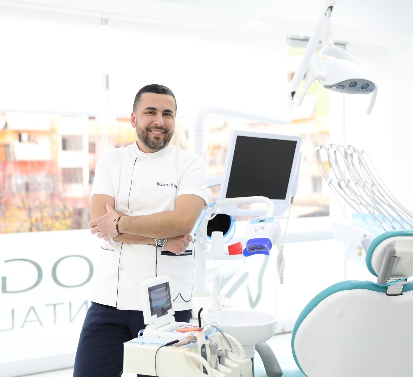 Dr. Lorenc Progonati në klinikën dentare